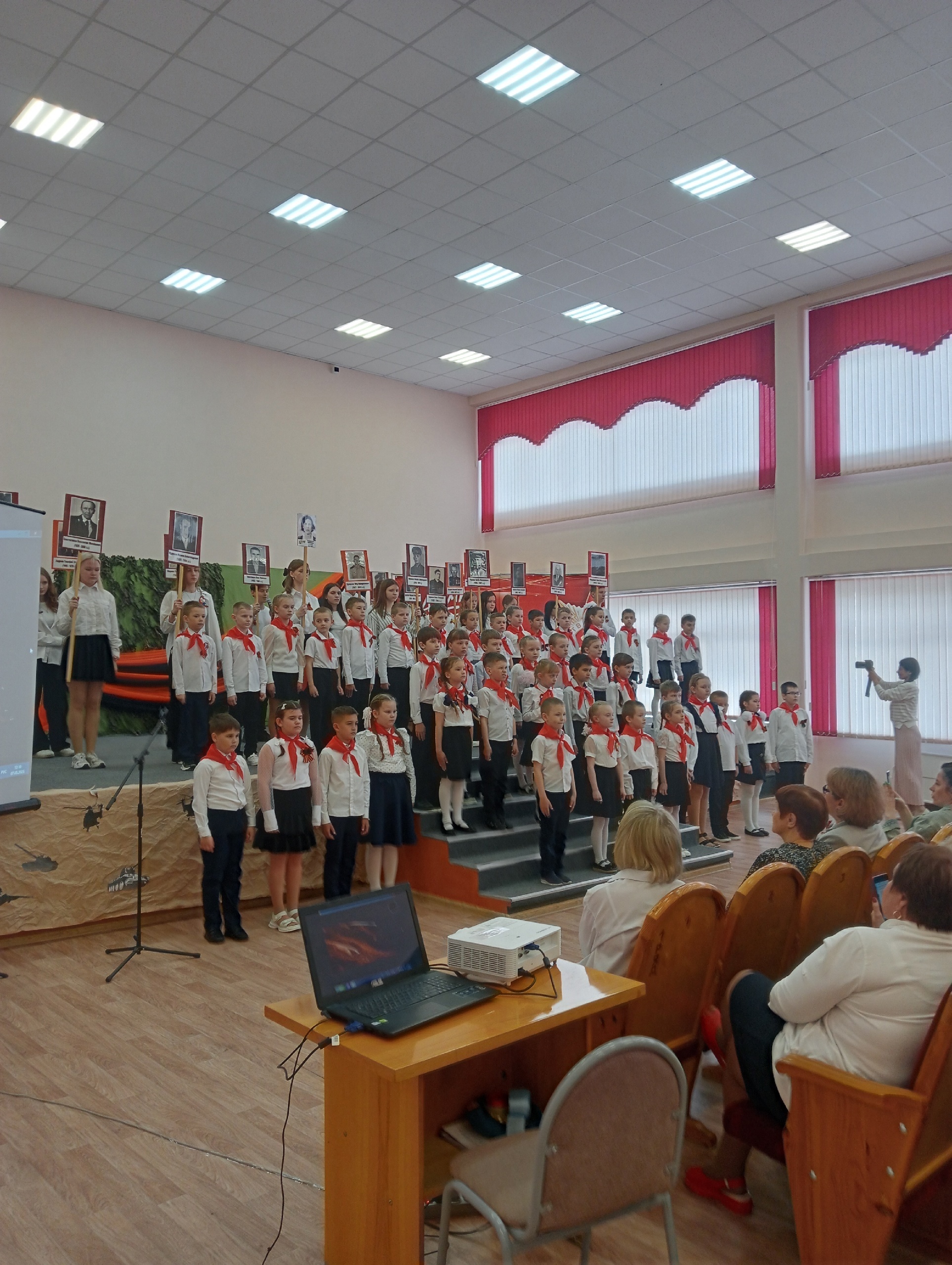 Трогательный концерт ко Дню Победы!.